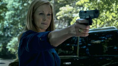Imagem da notícia Ozark: Laura Linney pediu mudanças em sua personagem