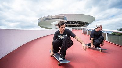 Imagem da notícia Sonhos Concretos: Documentário traz skatistas transformando obras de Niemeyer em pista; assista online