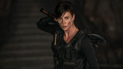 Imagem da notícia Charlize Theron critica Steven Seagal durante entrevista sobre The Old Guard 