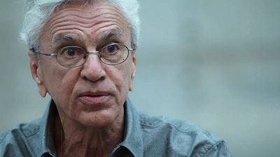 Imagem da notícia Caetano Veloso relembra prisão em cena inédita do documentário Narciso em Férias (Exclusivo)