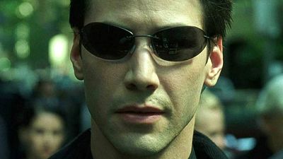 Imagem da notícia Matrix 4: Keanu Reeves aparece de cabeça raspada em novas fotos