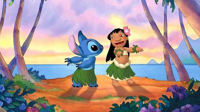 Imagem da notícia Live-action de Lilo & Stitch pode ser dirigido por Jon M. Chu, de Podres de Ricos