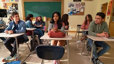 Imagem da notícia Eu Nunca...: Qual foi a escolha de Devi no final da 2ª temporada na série da Netflix?