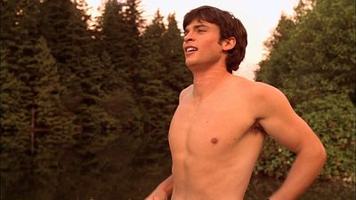 Imagem da notícia Smallville: Criador revela que produção aumentava volume na cueca dos atores; saiba como