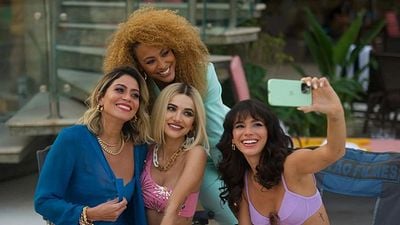 Imagem da notícia Maldivas na Netflix: Qual a verdadeira idade do elenco? Diferença entre Bruna Marquezine e Manu Gavassi impressiona