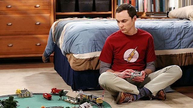 Imagem da notícia Sheldon usa constantemente camisetas do The Flash em The Big Bang Theory: Foi assim que os criadores retribuíram a admiração