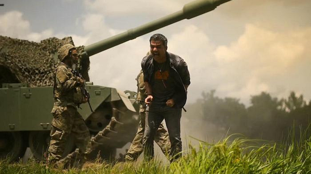 Imagem da notícia Um filme de guerra de ficção científica extremamente envolvente está disponível na Netflix