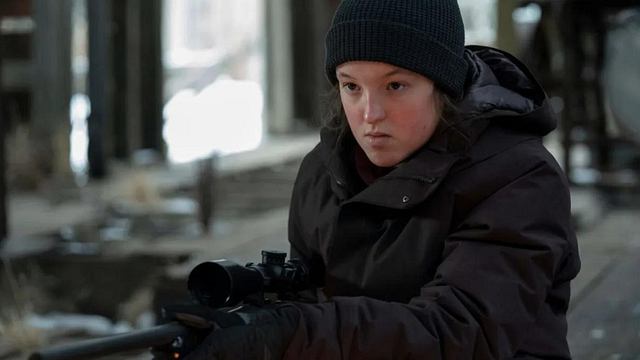 Imagem da notícia "Provavelmente não é saudável" Bella Ramsey usou cinta durante quase todas as filmagens de The Last of Us e destaca o apoio de Pedro Pascal nas questões de gênero