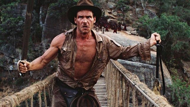 Pause o filme Indiana Jones e o Templo da Perdição em certo momento e você verá alguns convidados surpresa que não deveriam estar lá