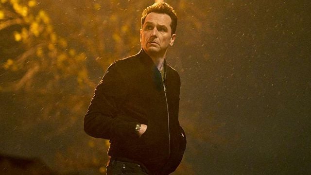 Imagem da notícia 8 episódios e 85% de aprovação: Conheça a minissérie da Netflix que levou o Emmy para Matthew Rhys