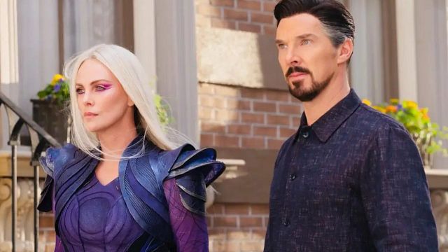 Imagem da notícia "O prazer foi meu": A resposta sedutora com que Charlize Theron salvou um fã da Marvel de um momento embaraçoso