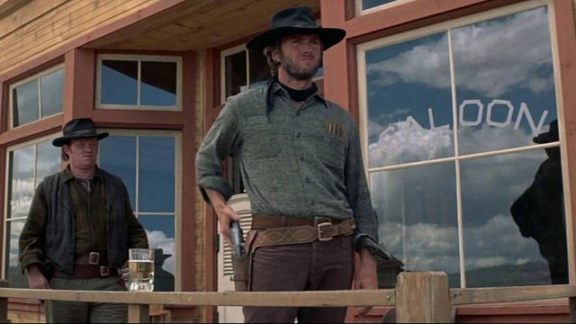 Imagem da notícia Agora na Netflix: O contundente faroeste de Clint Eastwood que conta uma história implacável de vingança