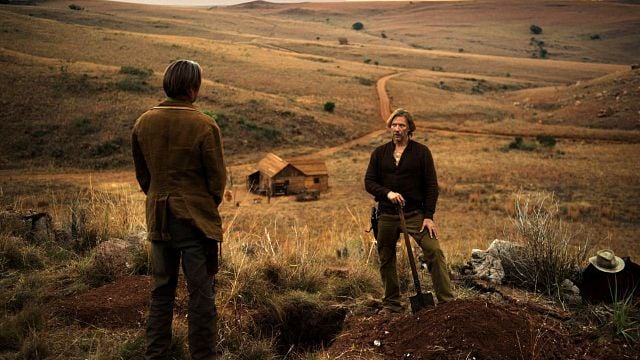 Imagem da notícia Assista online: Poucos viram este faroeste de vingança com os astros de The Walking Dead e Cassino Royale