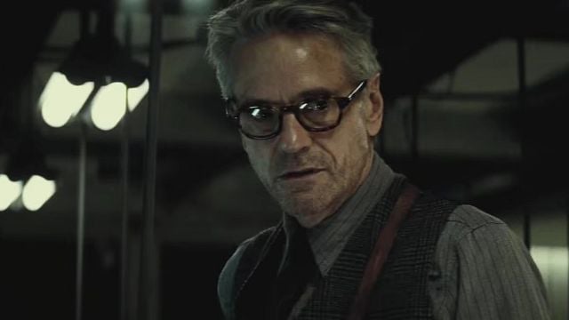 Imagem da notícia 77 anos, 120 filmes, 1 Oscar: Este ator cult será o novo vilão deste filme de fantasia com Henry Cavill aguardado há 10 anos