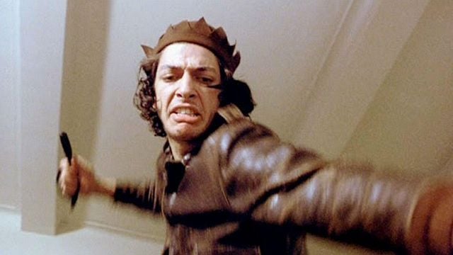 Imagem da notícia Começou há 50 anos em um filme de ação medíocre, mas agora é um dos atores mais queridos do mundo, você o reconhece?