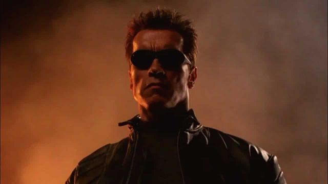 Imagem da notícia "Não me diga como escrever": Arnold Schwarzenegger tomou bronca de James Cameron quando se recusou a falar uma das frases mais icônicas do cinema