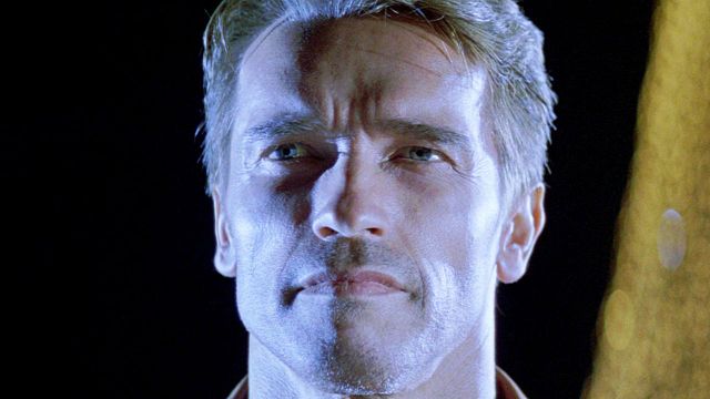 Imagem da notícia Este fracasso foi tão forte que fez Arnold Schwarzenegger chorar - mas hoje é um clássico