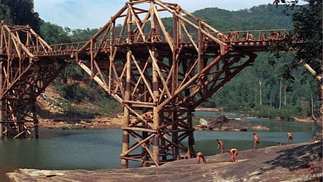 Imagem da notícia Considerado um dos melhores filmes de guerra da história do cinema, ganhou sete Oscars: Foi um ponto de virada que revolucionou o gênero