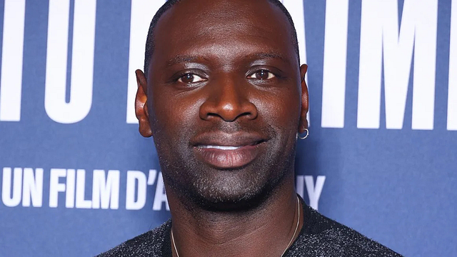 Imagem da notícia "Quem faz isso? É desrespeitoso": Omar Sy não acredita que alguns espectadores se entreguem a essa prática