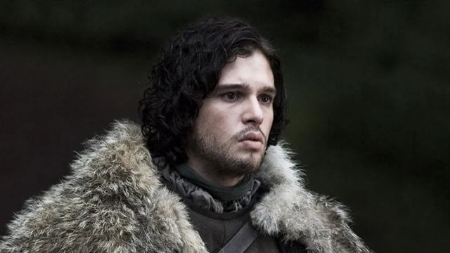 Após cenas quentes em Game of Thrones, ator faz nu frontal em nova produção
