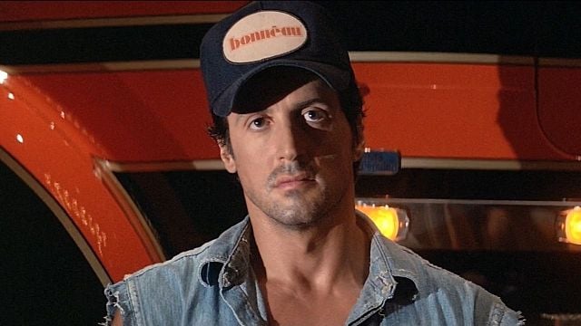Imagem da notícia "Não deveria ter feito, foi um momento de fraqueza": Sylvester Stallone lamenta ter participado deste filme que fracassou no cinema