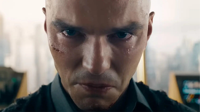 Imagem da notícia Após fracasso de bilheteria: Criador de John Wick filma próximo espetáculo de ação com o novo vilão do Superman no papel principal
