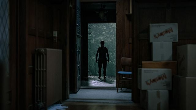 Imagem da notícia Diretor de O Homem que Sussurra revela o crime real que influenciou a pista mais importante do mistério da Netflix: "Acho que não dá para ficar pior do que isso"