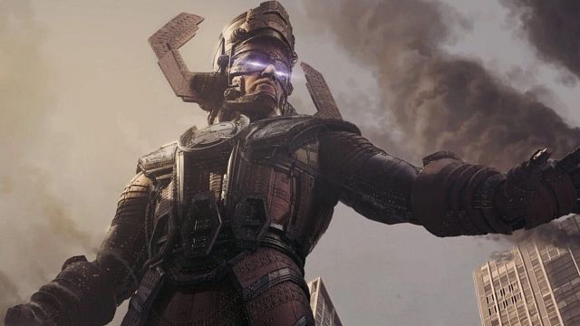 Imagem da notícia Um Galactus de verdade é ainda mais impressionante! Estas imagens inéditas das filmagens mostram o espetacular vilão da Marvel: "É um presente incrível para um ator"