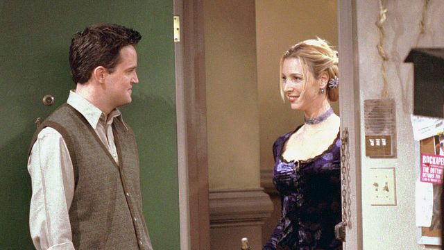 Imagem da notícia Lisa Kudrow está fazendo algo nunca desejou fazer em Friends para homenagear Matthew Perry: "É pra celebrar o quão hilário ele era"