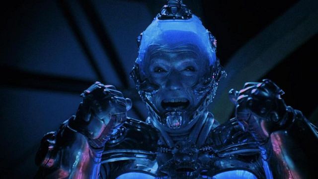 Imagem da notícia O vilão do Batman que nunca viu o Homem Morcego: Arnold Schwarzenegger nunca gravou cenas com outros atores em Batman e Robin