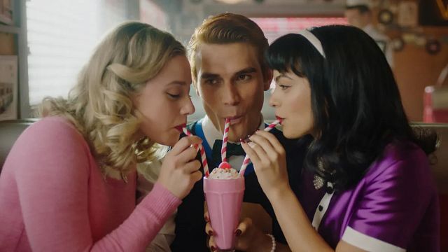 Imagem da notícia Fim de uma era! 5 provas de que Riverdale perdeu totalmente o controle do absurdo