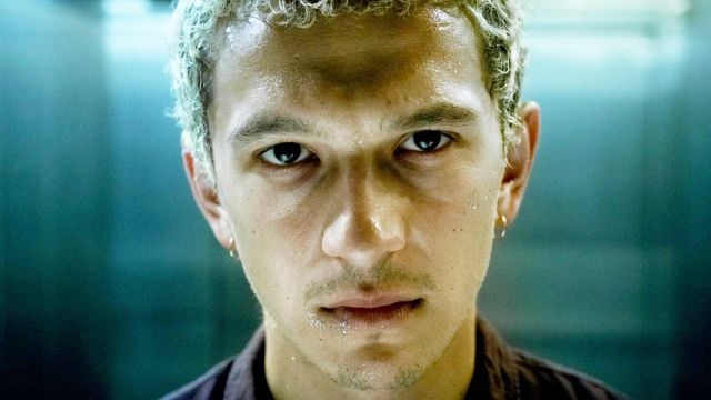 Imagem da notícia Festas, orgias e o estresse da adoção: Esta aclamada série queer da HBO Max vai fazer você suar