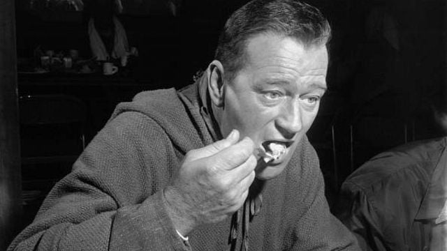 Imagem da notícia "Teria comido isso em todas as refeições": John Wayne não conseguia resistir a este prato, mas nem sempre pôde se dar ao luxo de comê-lo