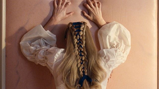 Imagem da notícia Quem é a diretora de O Morro dos Ventos Uivantes? Vencedora do Oscar, cineasta é conhecida por seus filmes polêmicos