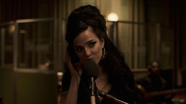 Imagem da notícia Atriz que faz Amy Winehouse em Back to Black canta de verdade? Tudo o que sabemos sobre Marisa Abela