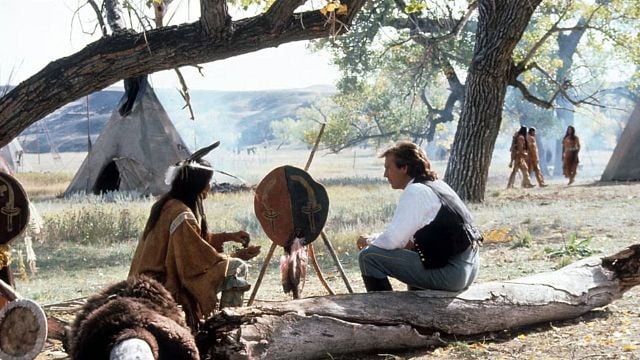 Imagem da notícia Ator do filme vencedor do Oscar Dança com Lobos é condenado à prisão perpétua e diz que "decisão foi injusta"