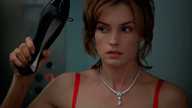 Imagem da notícia Este filme de terror cult completa 25 anos e foi destruído por uma especialista no assunto: “Não sei o que toda aquela gente estava fazendo”