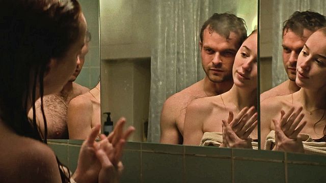 Imagem da notícia “Banho de sangue sexy”: Estrelas de Bridgerton e Star Wars estrelam suspense erótico da Netflix que conquistou críticos