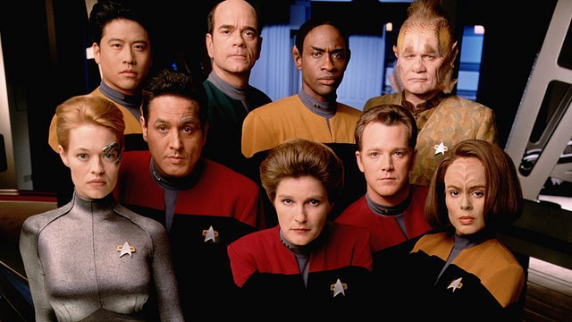 Imagem da notícia Ela teve que deixar Star Trek após 2 episódios, mesmo tendo um papel importante planejado: É por isso que a Capitã Gomez só retornou 32 anos depois