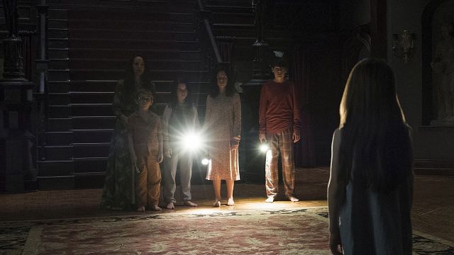 Imagem da notícia Uma das melhores minisséries de terror dos últimos anos: Está na Netflix e tem 10 episódios de arrepiar