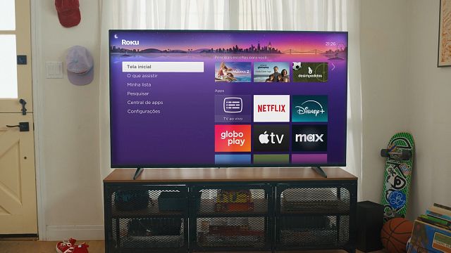 Imagem da notícia Black Friday derruba preço do Roku Streaming Stick HD, dispositivo que muda sua TV por completo