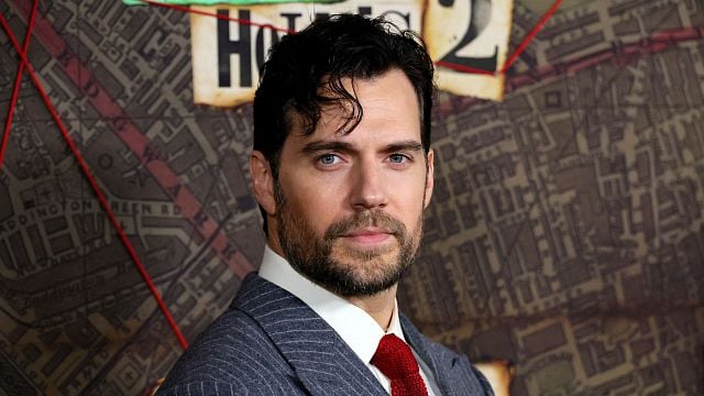 Imagem da notícia Henry Cavill não é mais o Superman, porém uma de suas franquias mais bem-sucedidas está retornando à Netflix