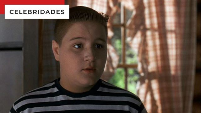 O que aconteceu com o menino de A Família Addams: Ninguém sabia, mas ele é irmão de uma das estrelas de Modern Family e agora está irreconhecível