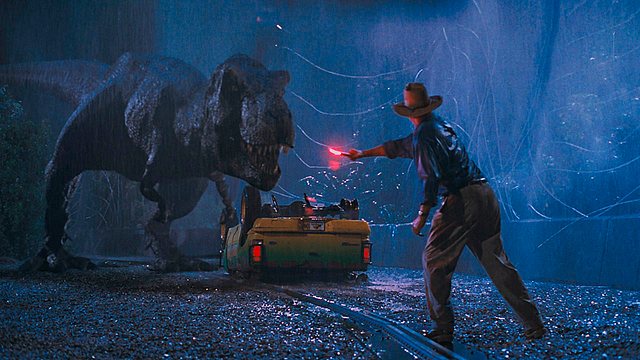 Imagem da notícia O detalhe que Spielberg enfatizou para tornar Jurassic Park icônico: Ele rejeitou 100 propostas e encontrou a resposta no livro.