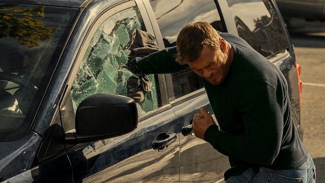Imagem da notícia Reacher: O astro Alan Ritchson compartilhou a 1ª imagem da 3ª temporada da série e é exatamente o que os fãs esperavam