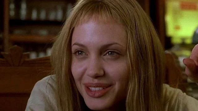 Imagem da notícia Angelina Jolie: "Cada um tem uma opinião diferente sobre o que significa beleza. O intelecto é a coisa mais bela"