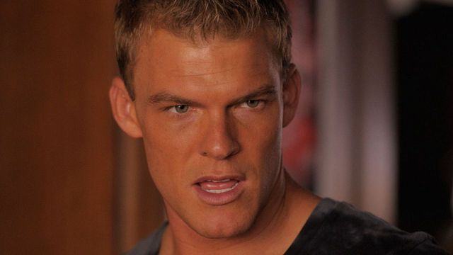 Imagem da notícia "Joguei a cabeça igual a um idiota": A cena mais brutal de Alan Ritchson em Jogos Vorazes foi cortada e o ator de Reacher só descobriu depois