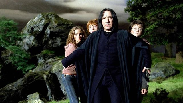 Imagem da notícia “Sou apenas um cara mau?”: O dia em que Alan Rickman pediu ajuda à criadora de Harry Potter