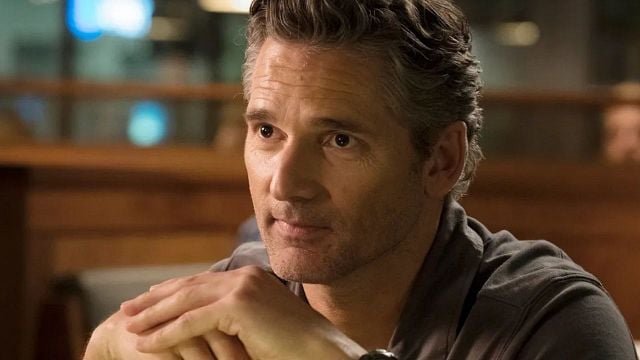 Imagem da notícia O astro de Indomável fez um dos piores vilões da Netflix em série baseada em história real: Uma joia do streaming