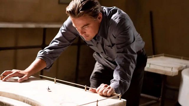 Imagem da notícia Christopher Nolan diz que "há uma relação interessante" entre o final de A Origem e o de Oppenheimer